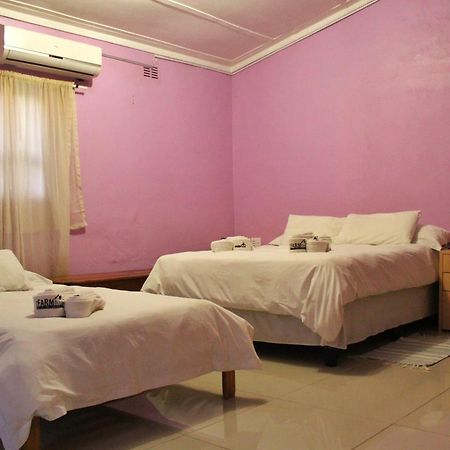 The Farmhouse Boutique Guesthouse And Beergarden Cc Outjo Esterno foto