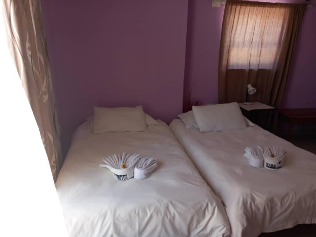 The Farmhouse Boutique Guesthouse And Beergarden Cc Outjo Esterno foto
