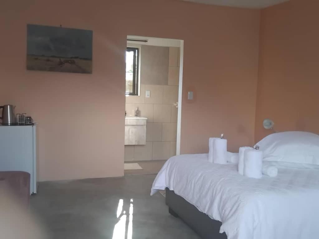 The Farmhouse Boutique Guesthouse And Beergarden Cc Outjo Esterno foto