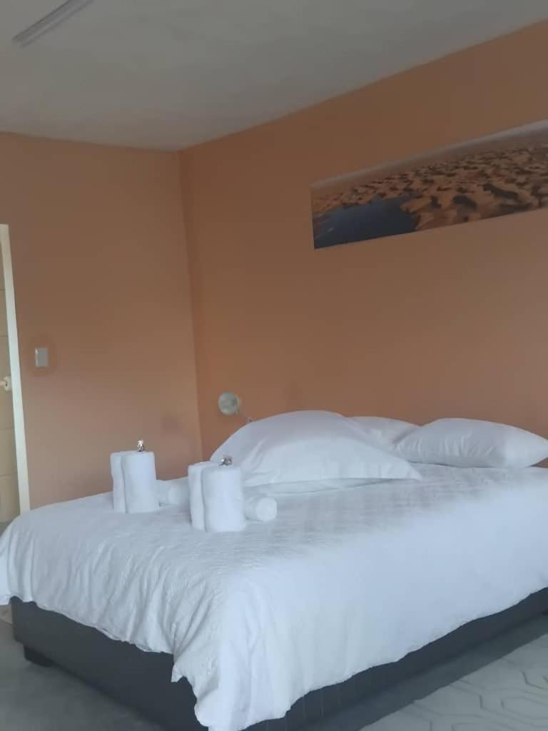 The Farmhouse Boutique Guesthouse And Beergarden Cc Outjo Esterno foto