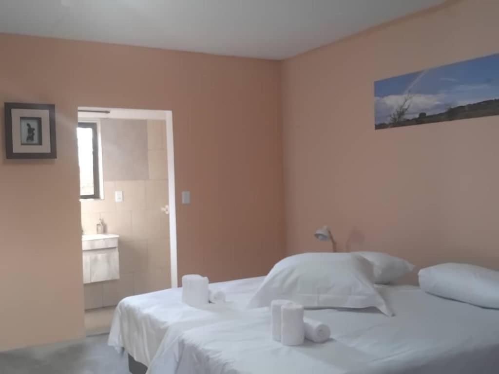 The Farmhouse Boutique Guesthouse And Beergarden Cc Outjo Esterno foto